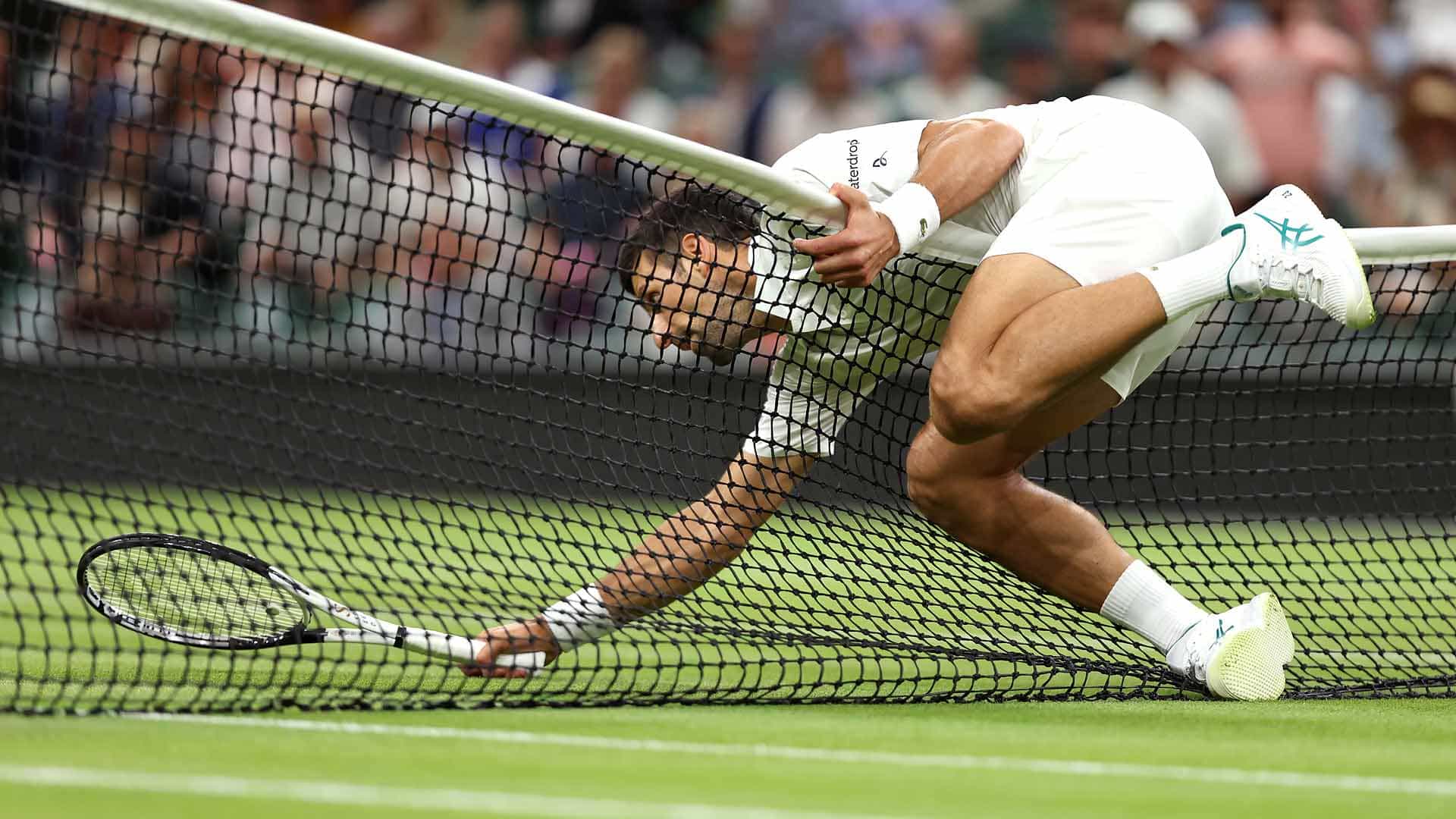 Jogo entre Djokovic e Hurkacz em Wimbledon é suspenso neste domingo; saiba  mais