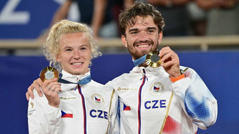 Katerina Siniakova E Tomas Machac Conquistam O Ouro Nos Pares Mistos De ...